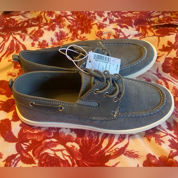 Children’s Place Deck Shoes NWT - Picture 2 of 2